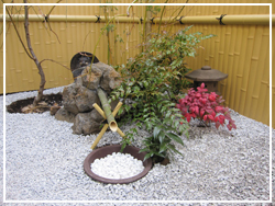 人工竹垣を使った和風庭園